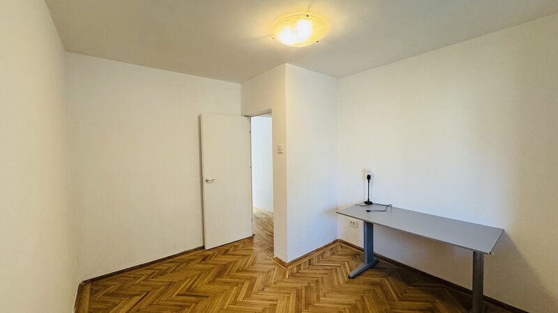 Afi, Drumul Taberei Timisoara 5 minute metrou 3 camere renovat